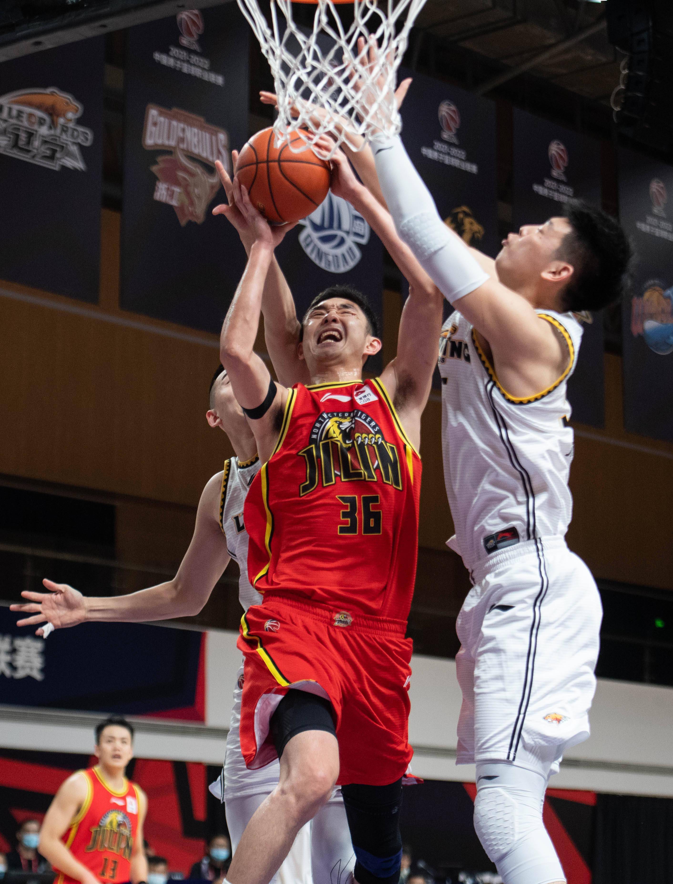 平博体育-辽宁队历史上首次夺得CBA总决赛冠军，王德宏成为MVP!